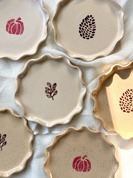 Wavy autumn plate