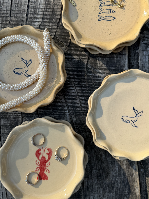 Wavy coastal plate